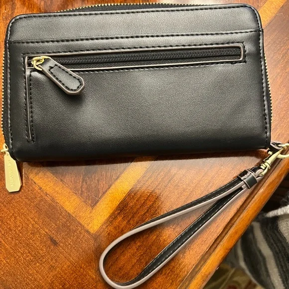 Liz Claiborne Black Quilted Wristlet - Picture 3 of 3
